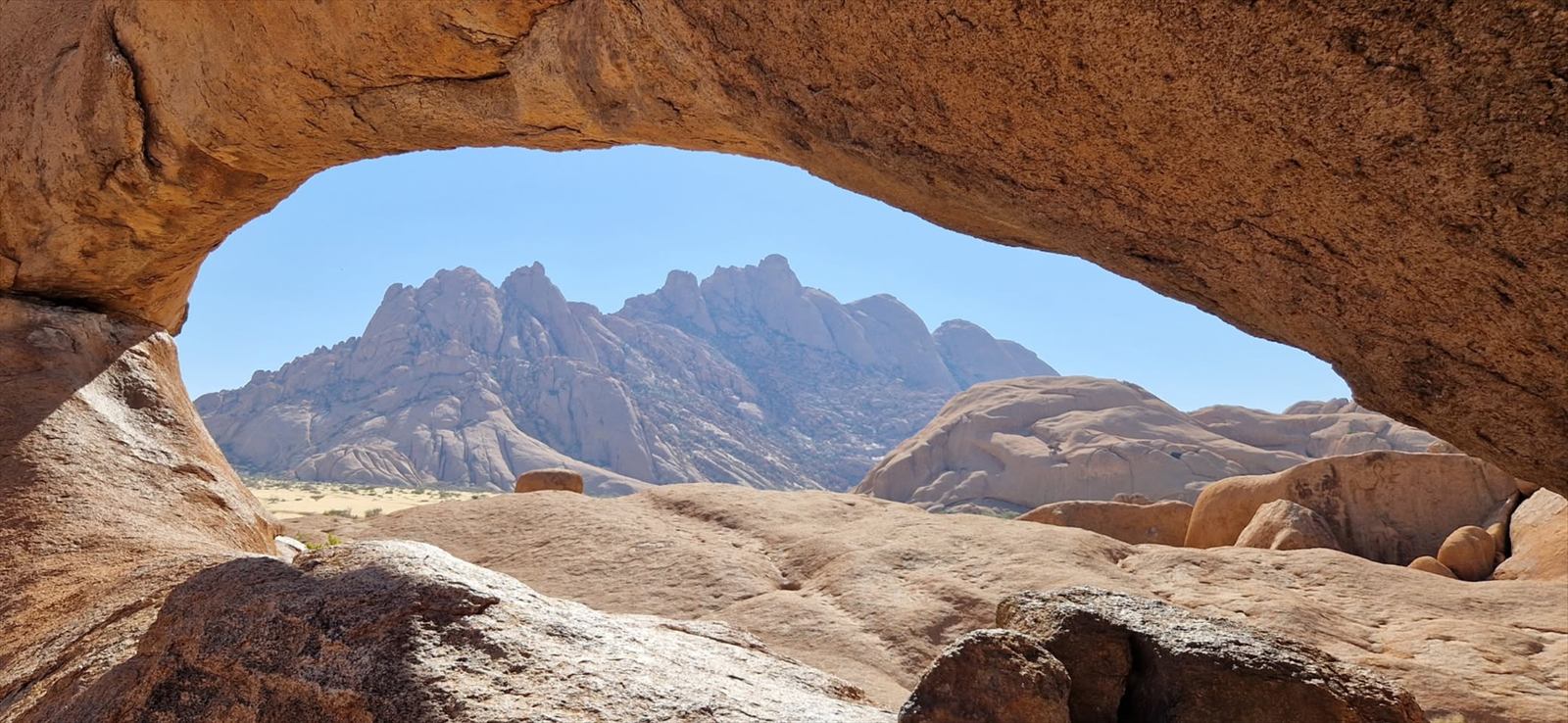 Titulní fotografie ke článku Botswana, JAR, Namibie, Zimbabwe – červen 2025, den 10–11